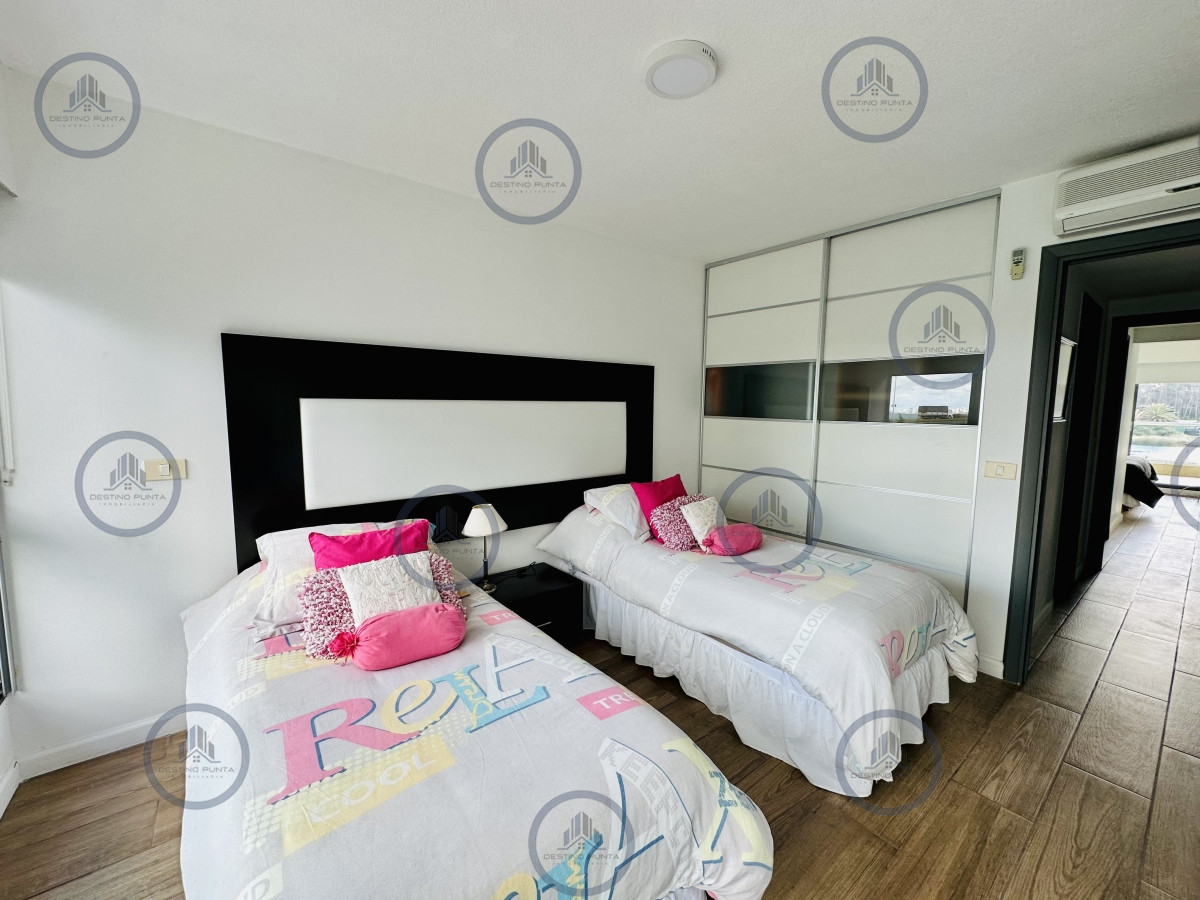 Apartamento ID.1529 - Alquiler temporal y anual de apartamento de tres dormitorios frente al mar en Pinares, playa Mansa