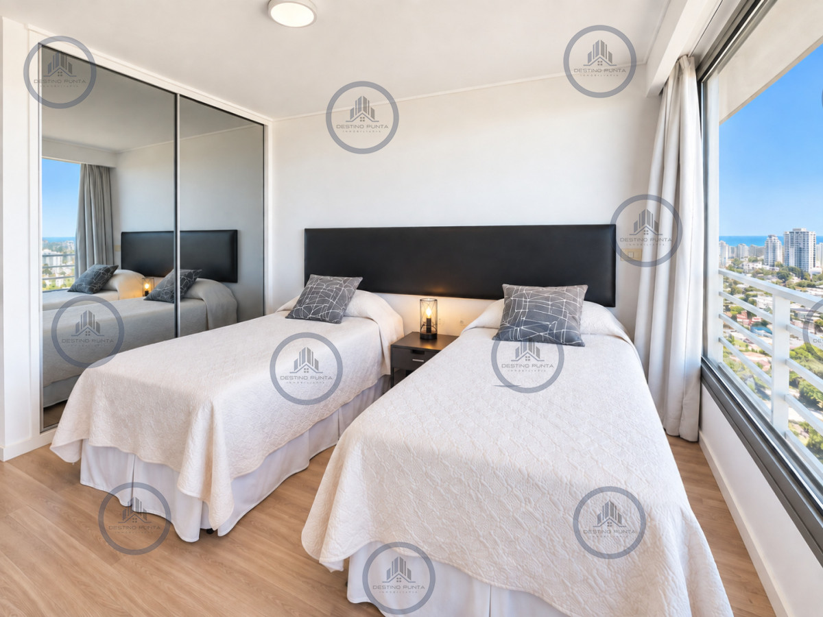 Apartamento ID.3292 - Penthouse Dúplex de 3 Dormitorios en suite con Parrillero, Jacuzzi y Amplias Terrazas con vistas panorámicas. Playa Mansa, Punta del Este