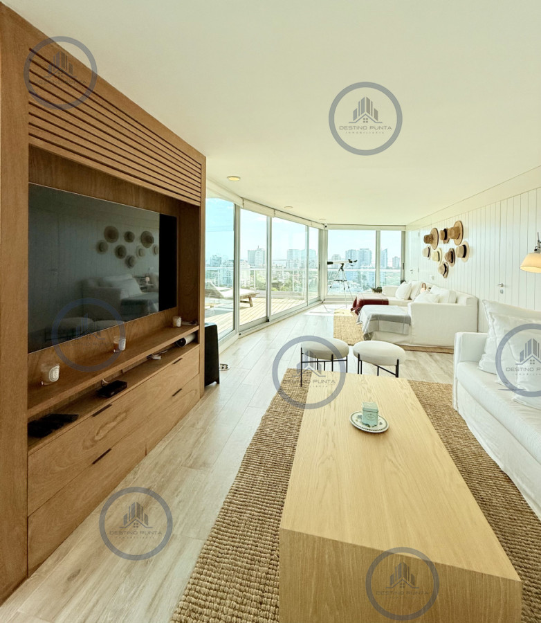Apartamento ID.2036 - Apartamento Penthouse finamente decorado de 3 dormitorios con parrillero propio en venta, Roosevelt Brava, Punta del Este