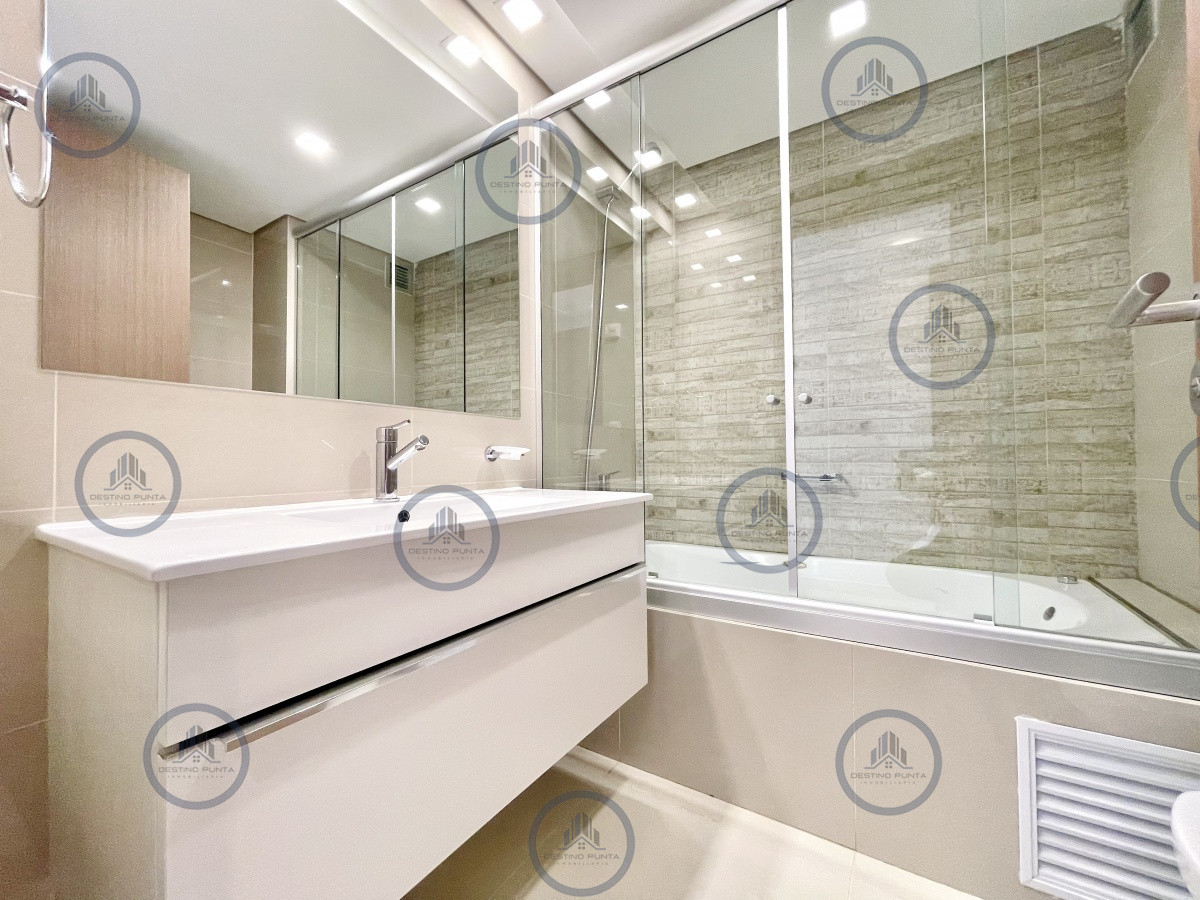 Apartamento ID.442 - Alquiler temporario de apartamento de dos dormitorios con dos baños en Playa Brava