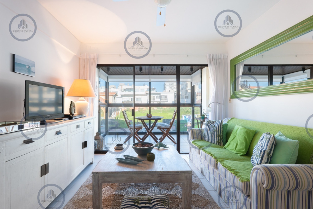 Apartamento ID.2593 - Apartamento de 2 Dormitorios frente al Mar, en Venta, Península de Punta del Este