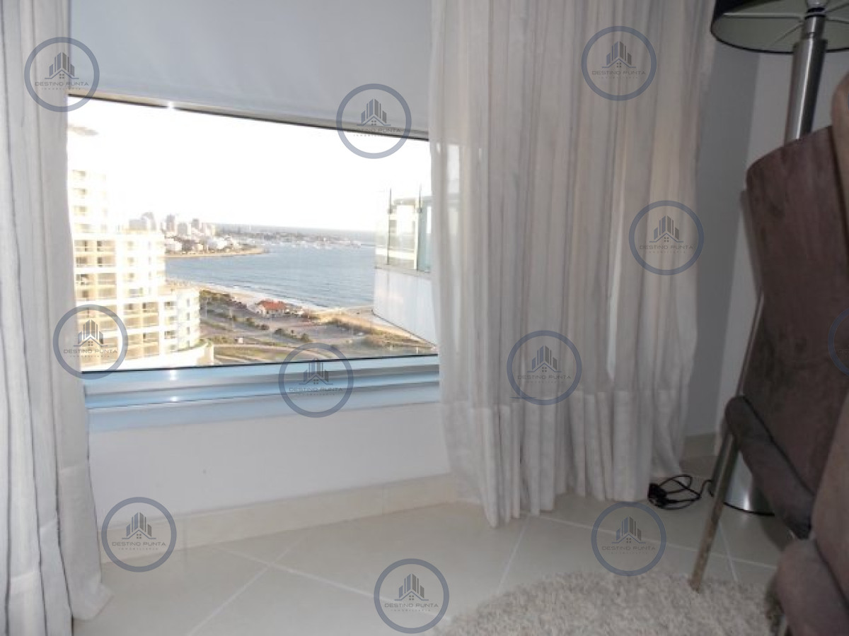 Apartamento ID.86 - Venta  de apartamento esquinero de tres dormitorios en Playa Mansa
