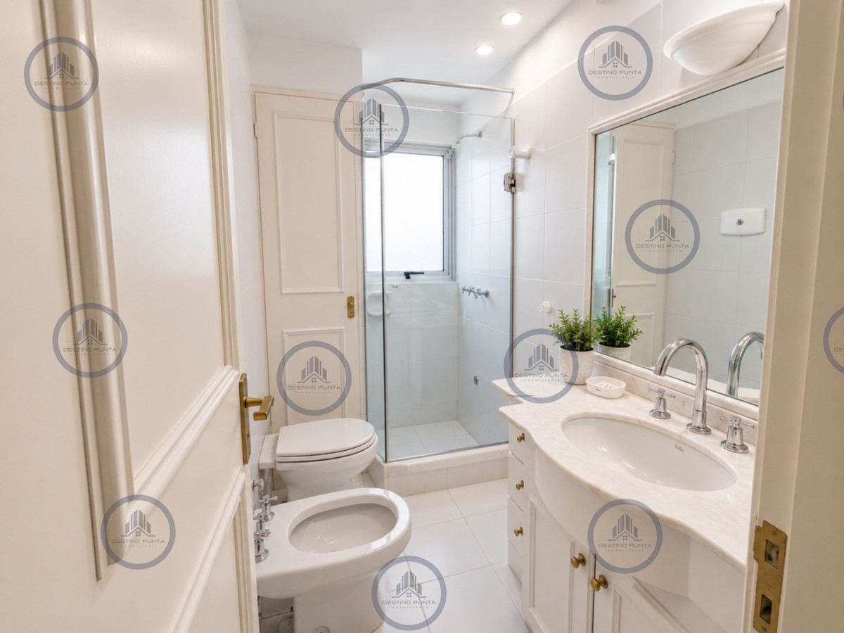 Apartamento ID.1102 - Exclusivo Apartamento Frente al Mar en Playa Brava, 3 Dormitorios y Dependencia