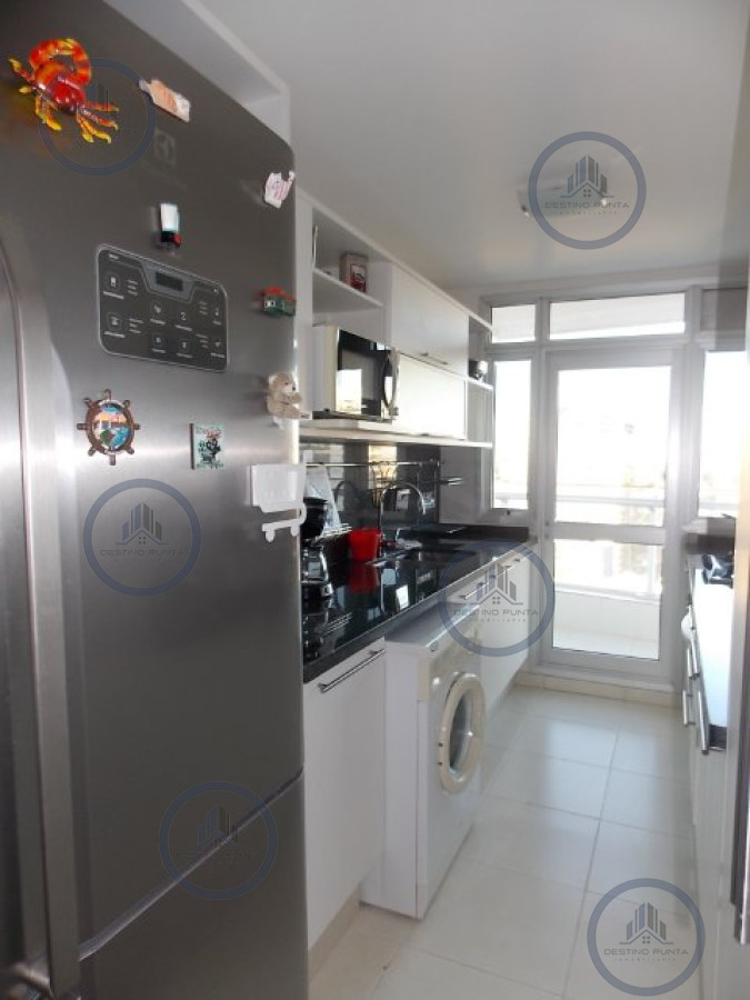 Apartamento ID.86 - Venta  de apartamento esquinero de tres dormitorios en Playa Mansa