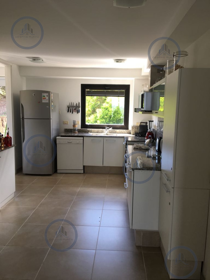 Apartamento ID.31 - Alquiler temporario de apartamento de tres dormitorios más dependencia de servicio, Punta Ballena