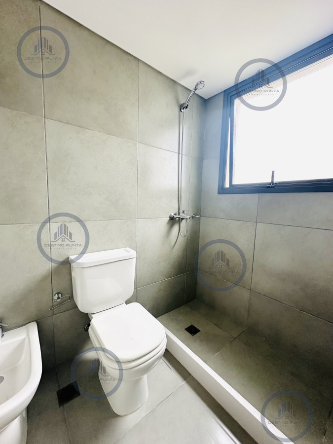 Apartamento ID.1196 - Apartamento de 2 Dormitorios Alquiler Anual, Playa Brava, Punta del Este