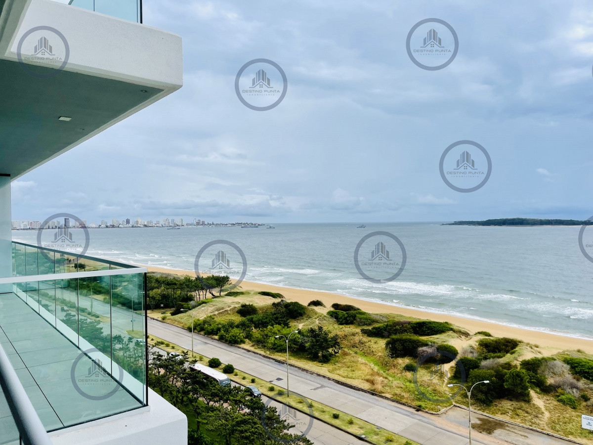 Apartamento ID.1122 - Venta y Alquiler Anual Moderno Apartamento de 2 Dormitorios en Torre Venetian sobre Playa Mansa
