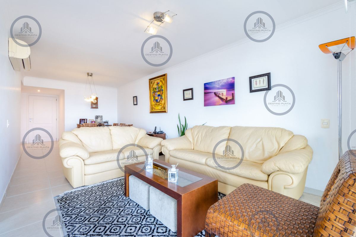 Apartamento ID.364 - Excelente Apartamento de 2 Dormitorios y Parrillero, Playa Mansa Punta del Este