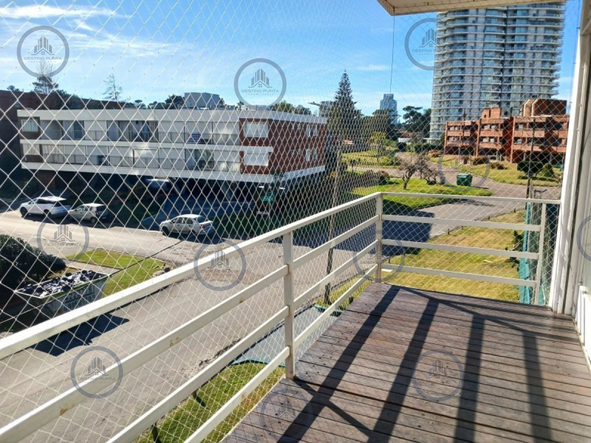 Apartamento ID.3193 - Venta | Apartamento de 2 dormitorios frente al mar – Playa Mansa, Punta del Este