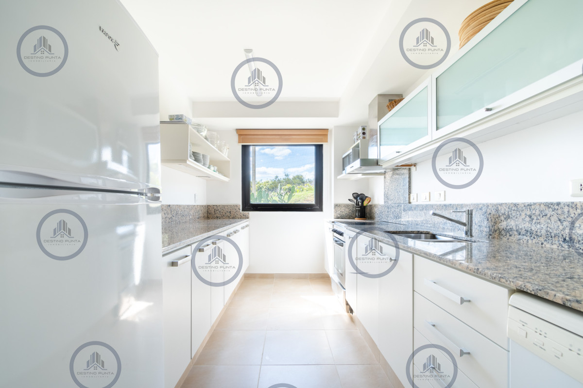Apartamento ID.9 - Alquier temporario de amplio departamento de tres dormitorios con jardín, Punta Ballena