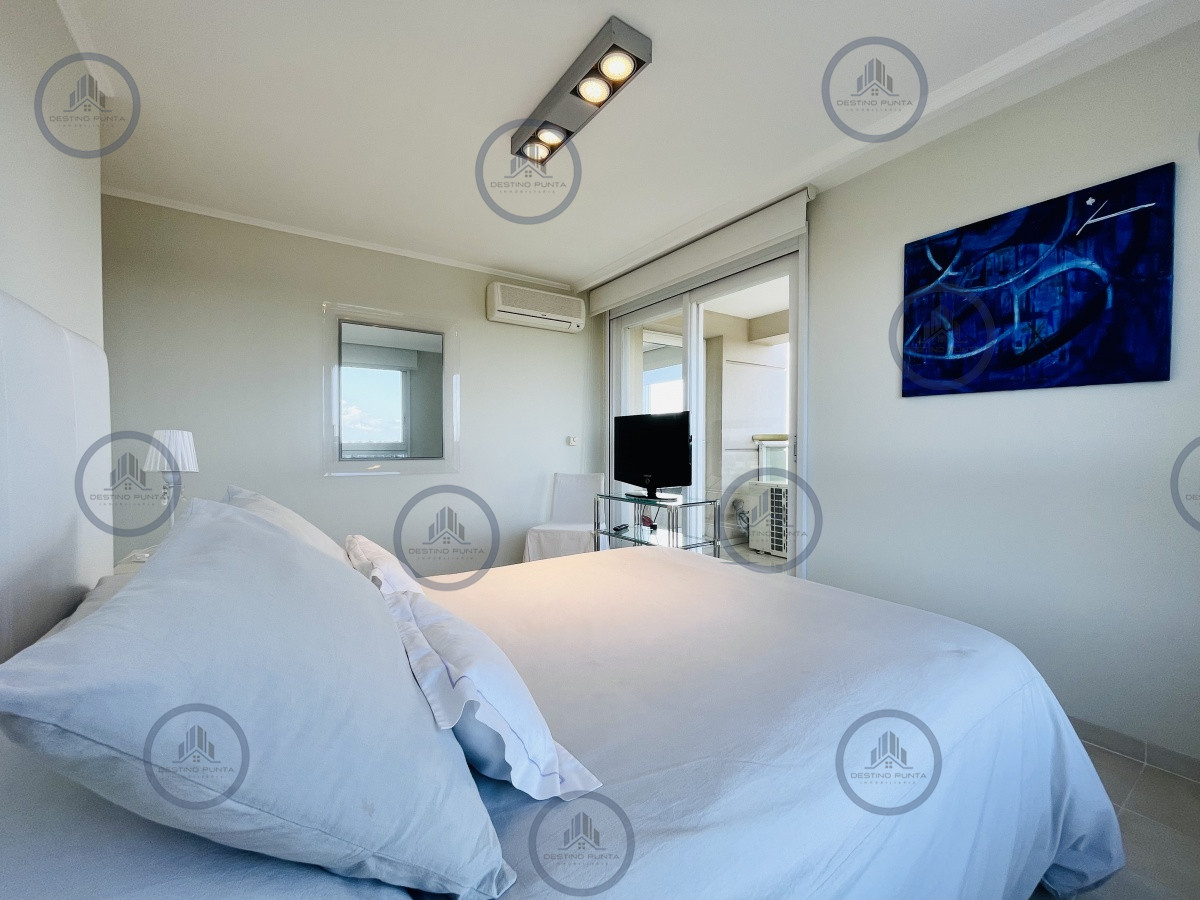 Apartamento ID.1059 - Venta de Excelente apartamento en alquiler temporario de tres dormitorios más dependencia de servicio, Playa Mansa, Punta del Este