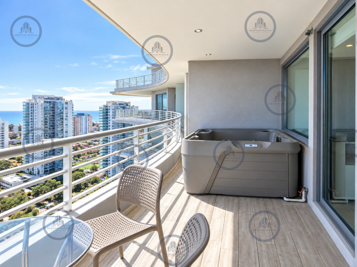 Apartamento ID.3292 - Penthouse Dúplex de 3 Dormitorios en suite con Parrillero, Jacuzzi y Amplias Terrazas con vistas panorámicas. Playa Mansa, Punta del Este