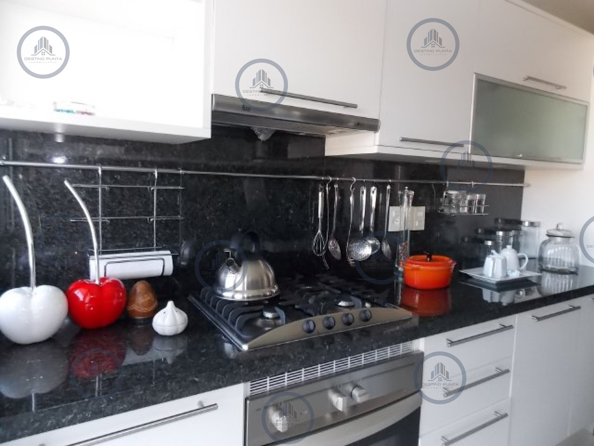 Apartamento ID.86 - Venta  de apartamento esquinero de tres dormitorios en Playa Mansa