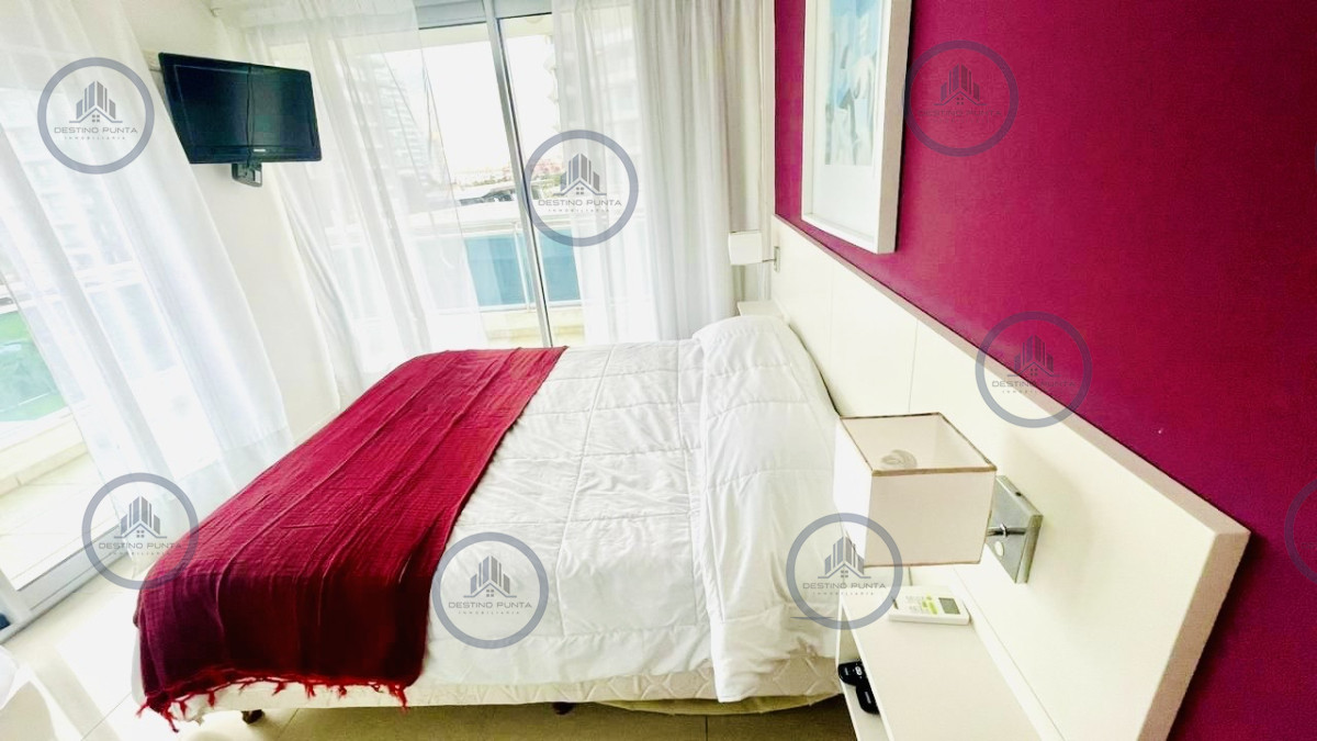 Apartamento ID.1622 - Apartamento de 1 Dormitorio en Torre con Servicios, Cerca del Mar - Alquiler Anual, Punta del Este