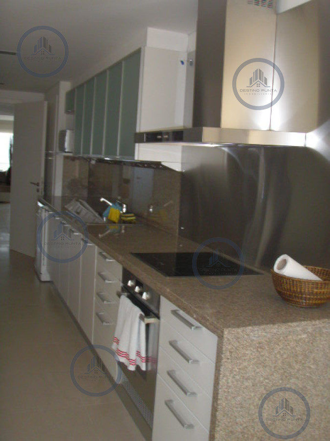 Apartamento ID.50 - Alquiler temporario de departamento esquinero en torre Le Parc, Punta del Este