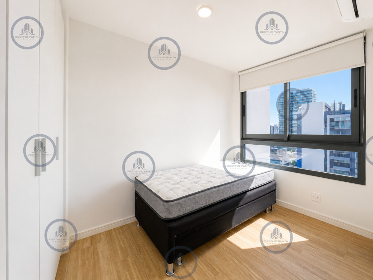 Apartamento ID.1196 - Alquiler anual o venta Apartamento de 2 Dormitorios, Playa Brava, Punta del Este