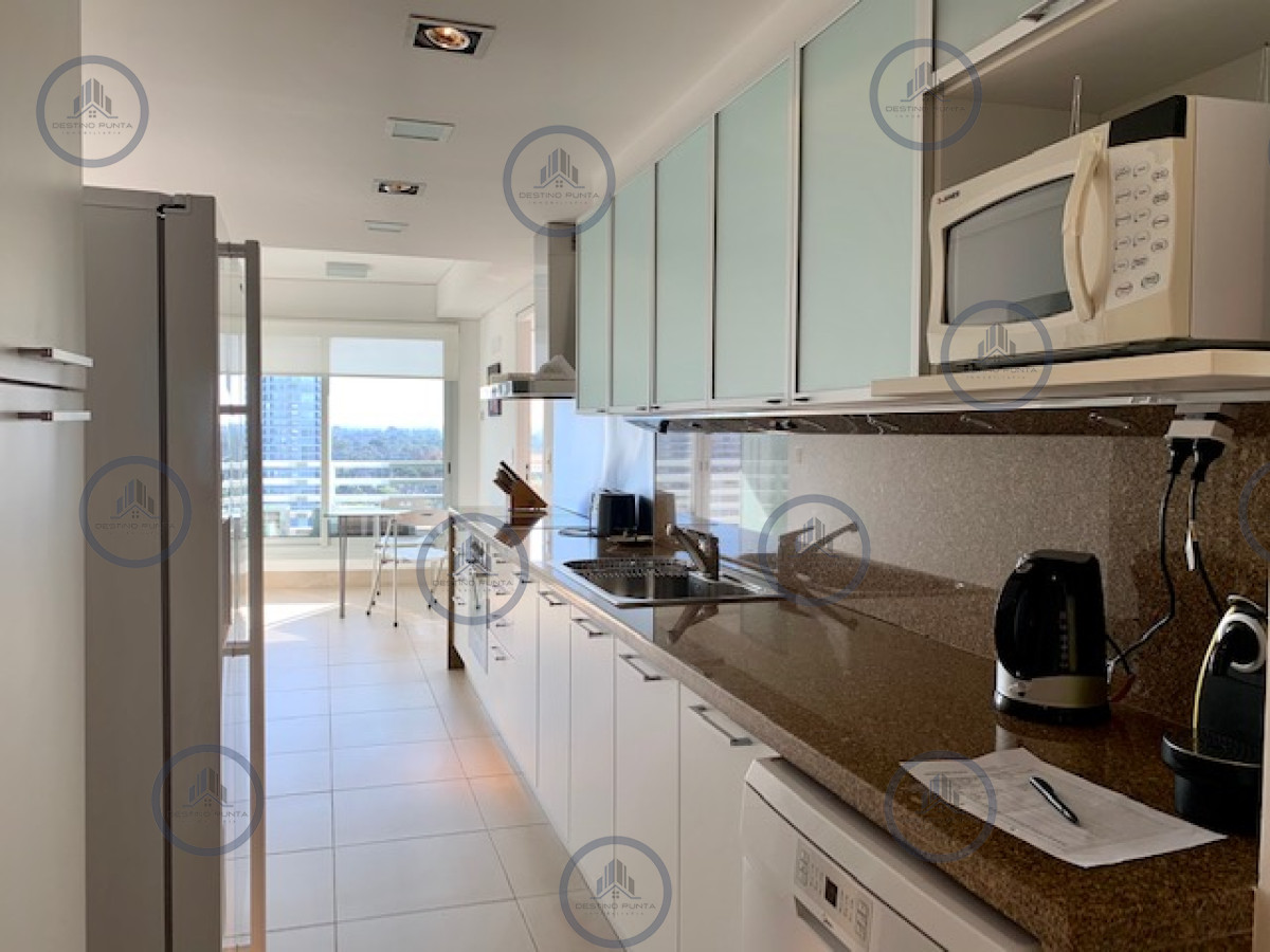 Apartamento ID.25 - Venta y alquiler temporario de apartamento de tres dormitorios mas dependencia de servicio en Playa Brava