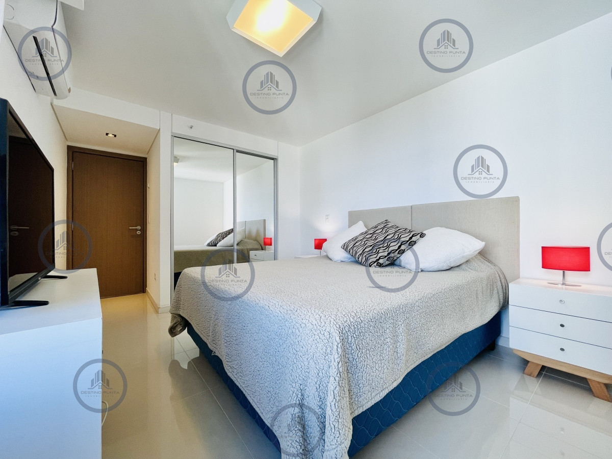 Apartamento ID.165 - Apartamento con Vista al Mar de 3 Dormitorios y Dependencia + Parrillero en Playa Brava, Punta del Este 