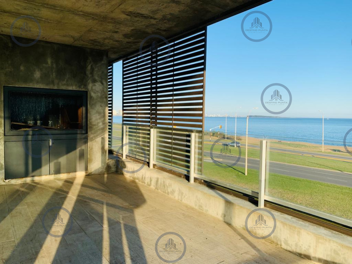 Moderno Penthouse a Estrenar de 3 Dormitorios frente a Playa Mansa - Venta — fotografía 4