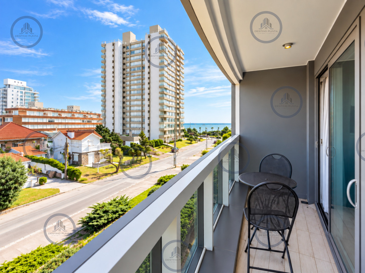 Apartamento ID.3307 - Moderno Apartamento de 1 Dormitorio en Suite a pasos del mar. Playa Mansa, Punta del Este