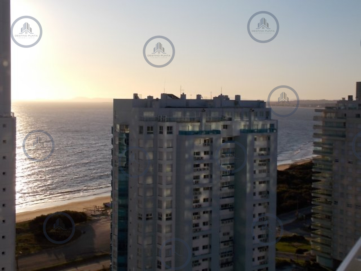 Apartamento ID.86 - Venta  de apartamento esquinero de tres dormitorios en Playa Mansa