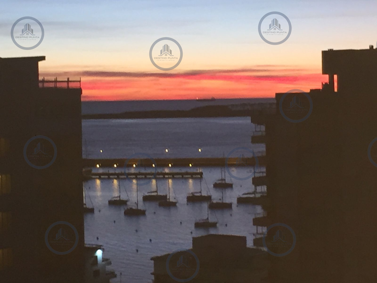 Apartamento ID.541 - Apartamento Céntrico de 2 Dormitorios con Vista al Mar, en el corazón de la Península de Punta del Este