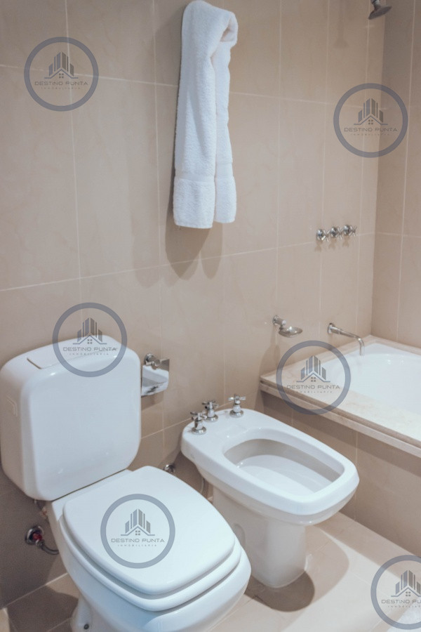 Apartamento ID.235 - Venta y alquiler temporario de maravilloso departamento penthouse en complejo privado de Playa Mansa