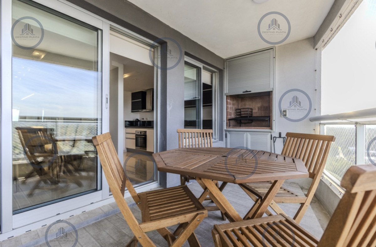 Apartamento ID.171 - Moderno Penthouse con Vista al Mar, en Playa Brava, 3 Dormitorios con Parrillero y Dependencia de servicio