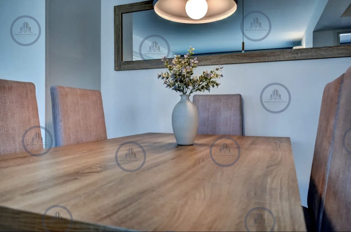 Apartamento ID.541 - Apartamento Céntrico de 2 Dormitorios con Vista al Mar, en el corazón de la Península de Punta del Este