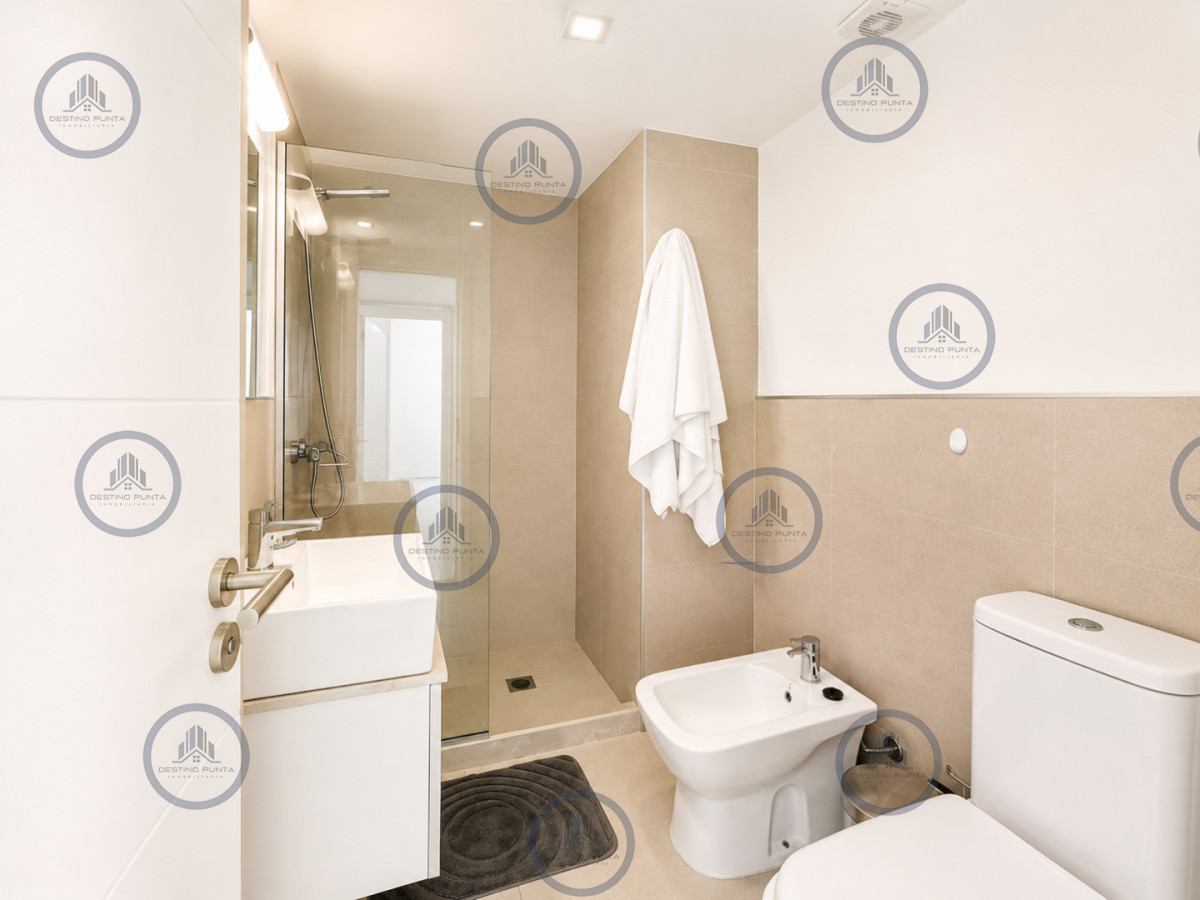Apartamento ID.3106 - Apartamento de 3 Dormitorios en Primera Línea del Mar, Playa Brava Punta del Este