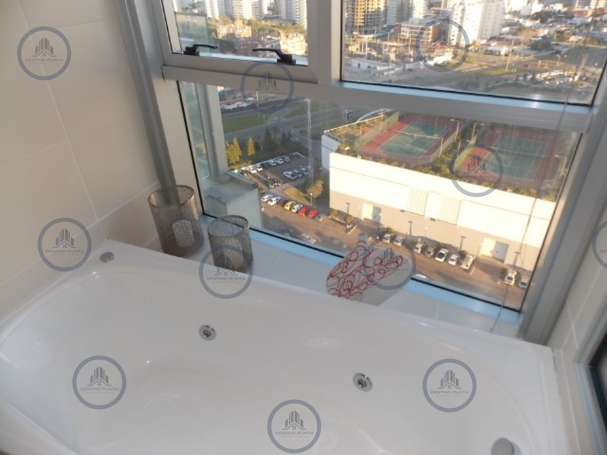 Apartamento ID.86 - Venta  de apartamento esquinero de tres dormitorios en Playa Mansa