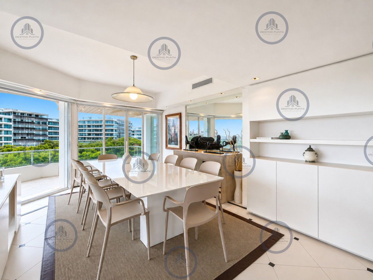 Apartamento ID.3221 - Exclusivo Apartamento Frente al Mar en Playa Brava, 4 Dormitorios 