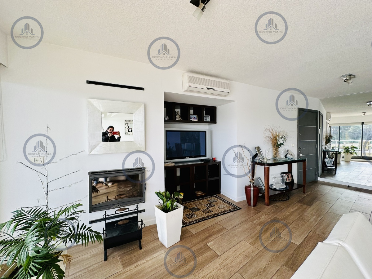 Apartamento ID.1529 - Alquiler temporal y anual de apartamento de tres dormitorios frente al mar en Pinares, playa Mansa