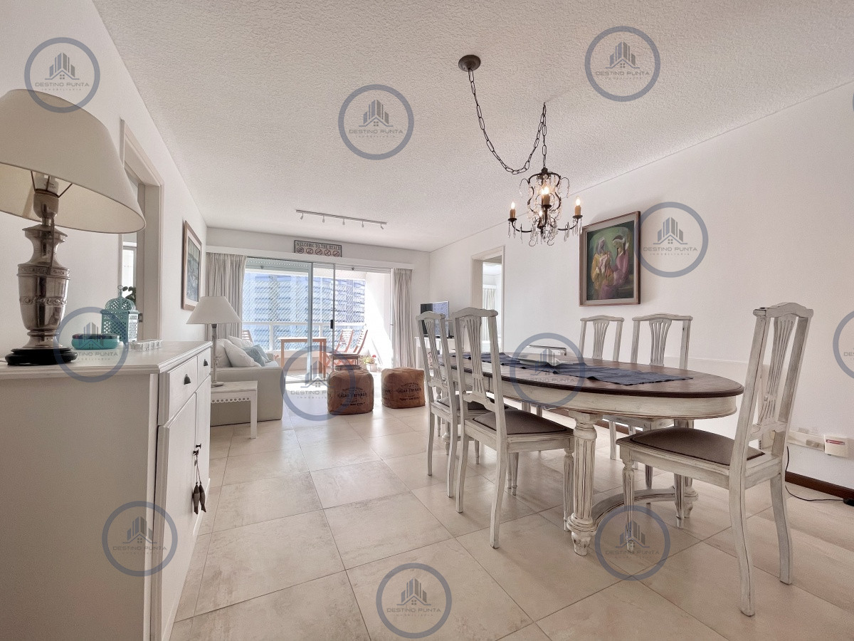 Apartamento ID.968 - Apartamento de 2 Dormitorios en Torre con Servicios - Playa Brava, Punta del Este