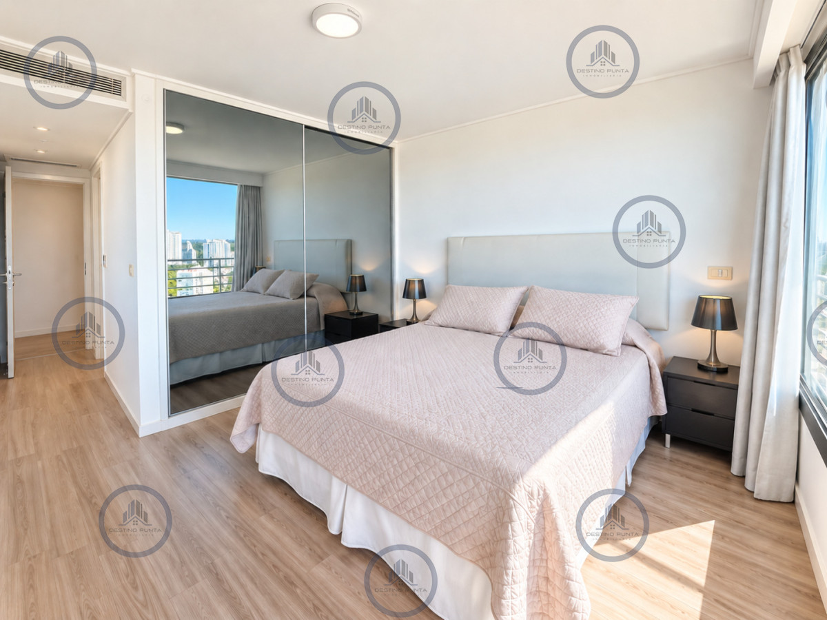 Apartamento ID.3292 - Penthouse Dúplex de 3 Dormitorios en suite con Parrillero, Jacuzzi y Amplias Terrazas con vistas panorámicas. Playa Mansa, Punta del Este