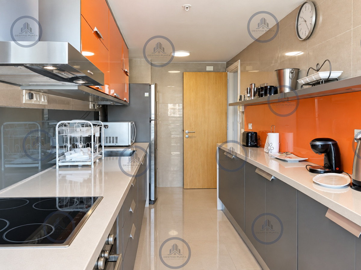 Apartamento ID.3306 - Moderno Apartamento de 3 Dormitorios en suite con Vista al Mar, Playa Mansa, Punta del Este