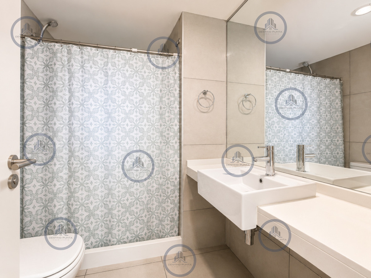 Apartamento ID.1196 - Alquiler anual o venta Apartamento de 2 Dormitorios, Playa Brava, Punta del Este