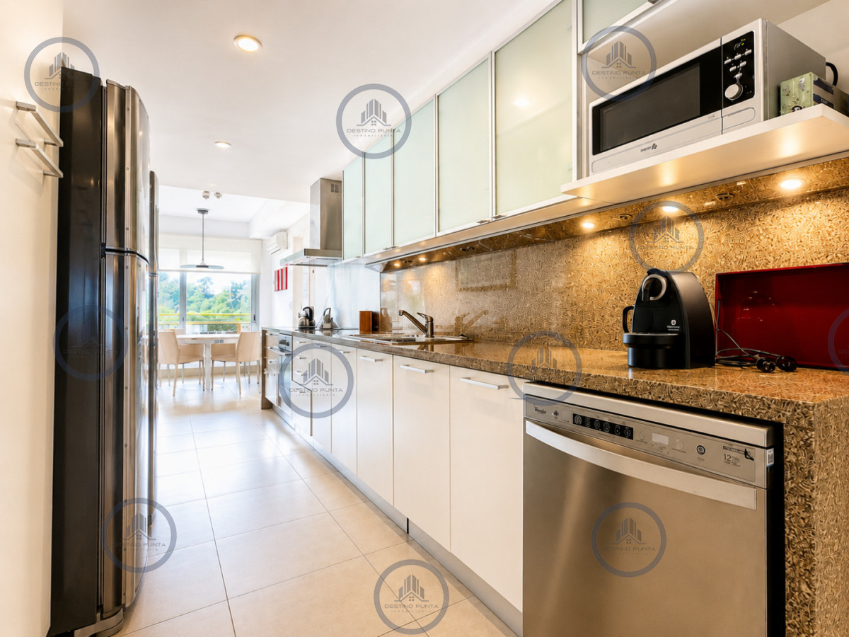 Apartamento ID.272 - Oportunidad en Venta Maravilloso departamento esquinero en Torre Le Parc, Playa Brava, Punta del Este