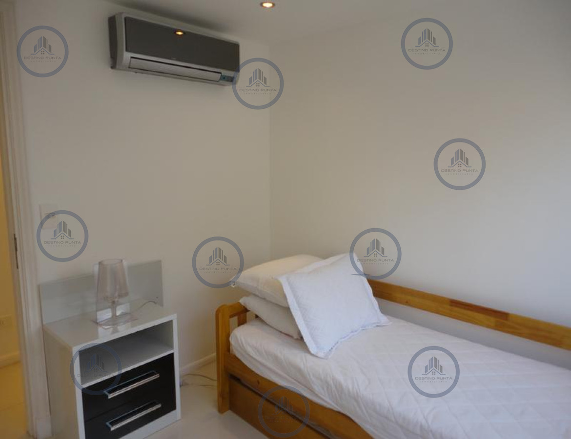 Apartamento ID.956 - Apartamento de 6 Dormitorios Frente al Puerto de Punta del Este