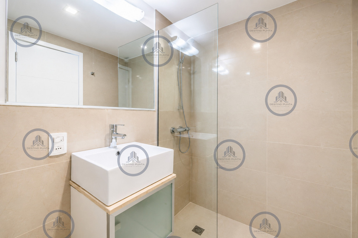 Apartamento ID.1817 - Apartamento de 3 Dormitorios Primera Línea del Mar, Playa Brava Punta del Este
