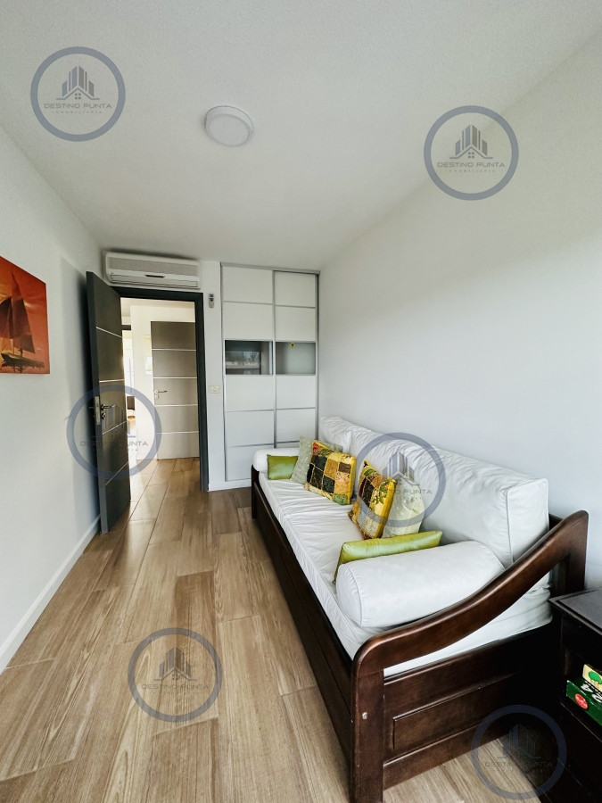 Apartamento ID.1529 - Alquiler temporal y anual de apartamento de tres dormitorios frente al mar en Pinares, playa Mansa