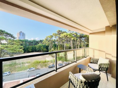 Departamento de 1 Dormitorio en Alquiler Anual, torre nueva con variedad de amenities sobre Roosevelt, Punta del Este 