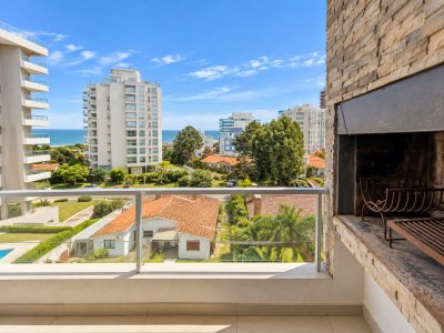 Muy Buen Apartamento de 2 Dormitorios en Aidy Grill, Punta del Este