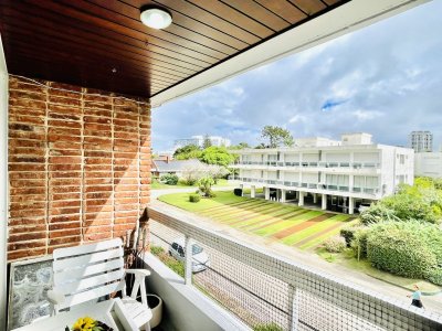 Apartamento de 2 Dormitorios en Aidy Grill a Pocos Metros de Playa Brava - Venta