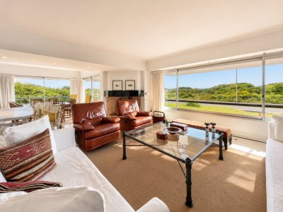 Apartamento en Alquiler, 3 Dormitorios, Primera Línea Playa Brava, Punta del Este