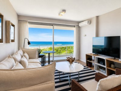 Moderno Apartamento de 3 Dormitorios en Primera Línea del Mar. Blue Marine, Playa Brava Punta del Este