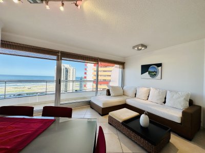 Venta y alquiler temporario de Apartamento de 3 Dormitorios a pasos de Playa Brava, Punta del Este