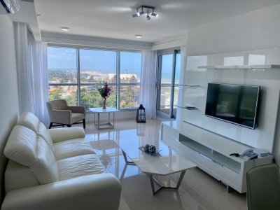 Moderno Departamento de 3 Dormitorios con Parrillero y vista al Mar en Playa Brava