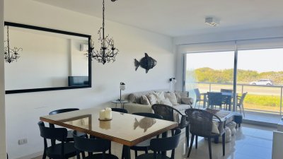 Apartamento de 3 Dormitorios en Primera Línea del Mar, Playa Brava Punta del Este