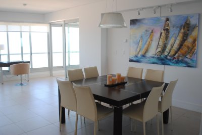 Alquiler temporario de apartamento esquinero piso alto en Torre Le Parc, Playa Brava